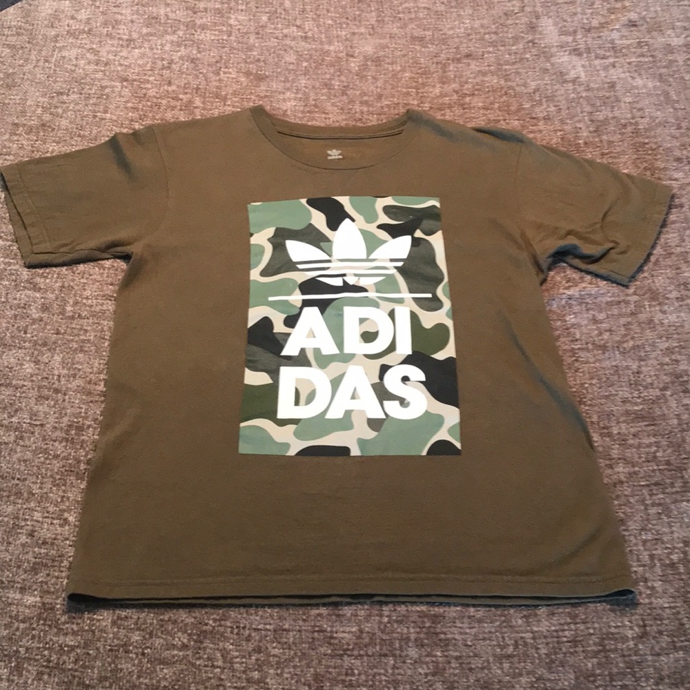 adidas boys T-shirt size medium